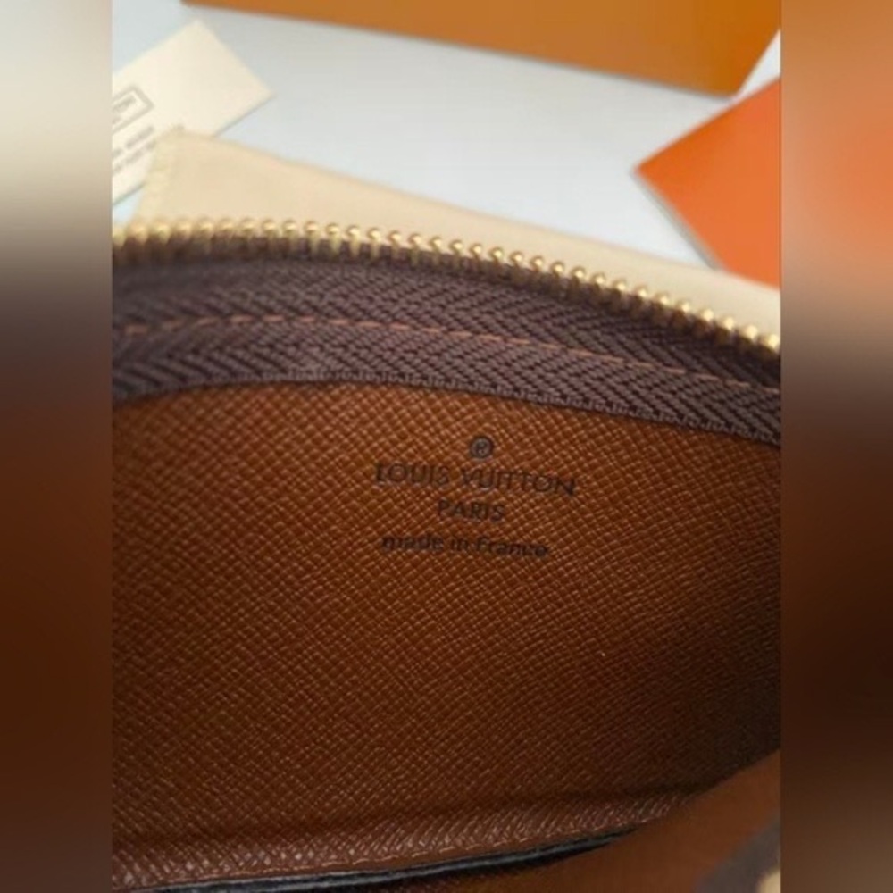 Louis Vuitton Key Pouch - Picture 6 of 7